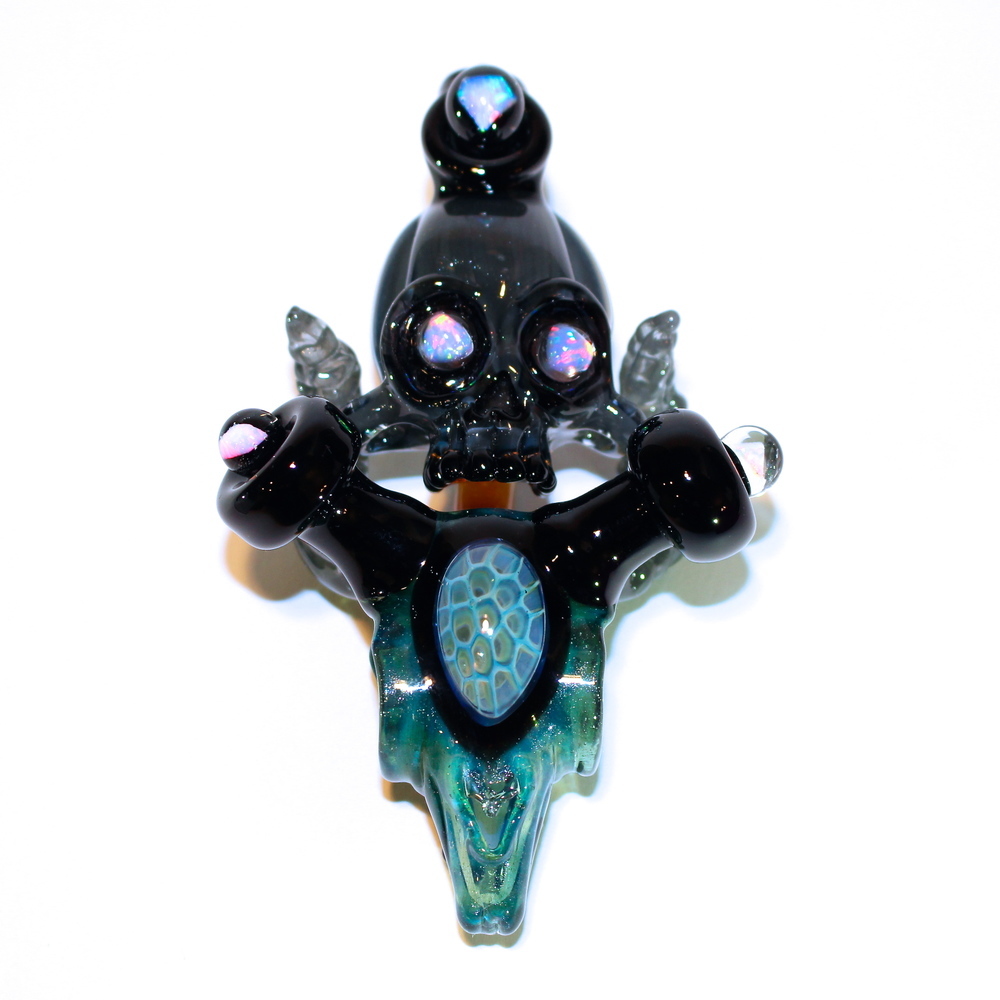 AKM x CALM 5 opal skull pendy