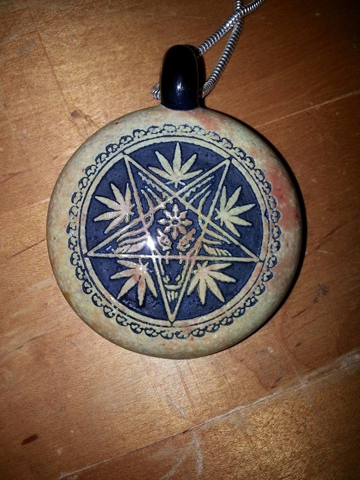 dwreck pentagram pendy